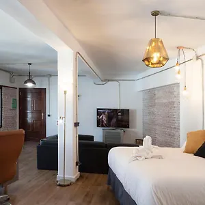 https://elhierro-bedloft.in-canary-islands.com